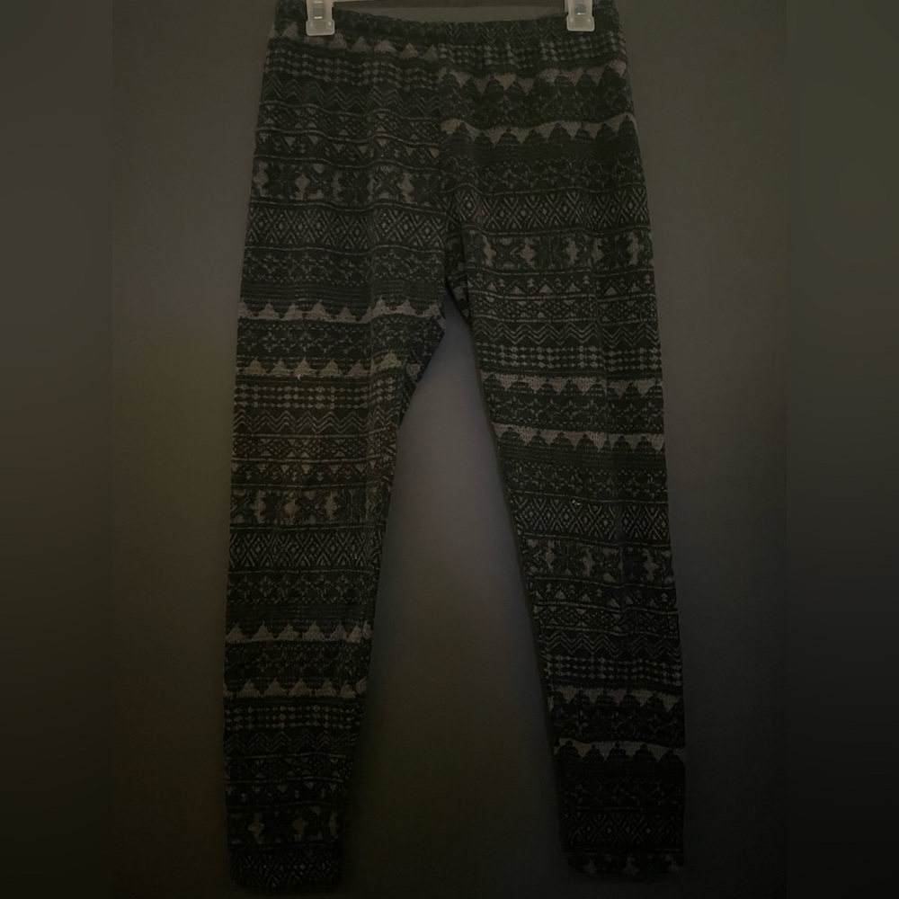 Gray and Black thermal leggings with a pattern.